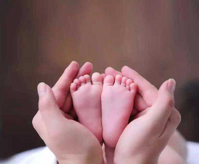 孩子断奶后，如何断了娃的“摸奶瘾”，不妨试一下这3巧招